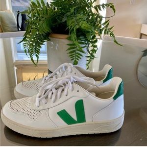 🌟 Veja V-10 Vegan Sneakers